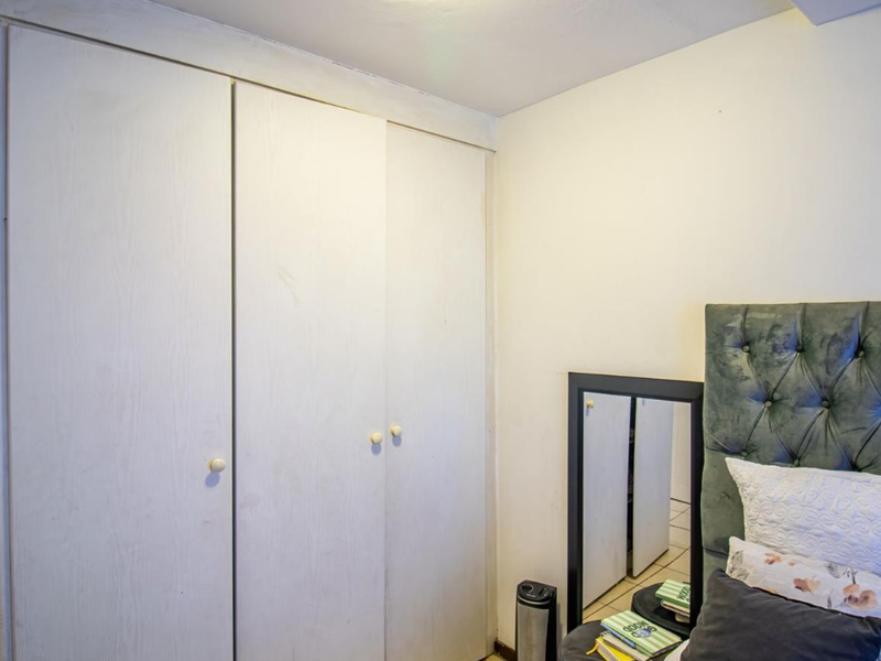 Modern 2-Bedroom Apartment at Villeroy Court - Photo 6