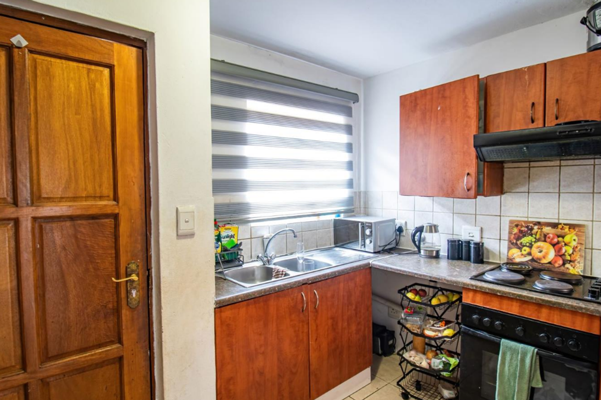 Modern 2-Bedroom Apartment at Villeroy Court - Photo 2