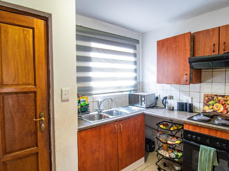 Modern 2-Bedroom Apartment at Villeroy Court - Photo 2