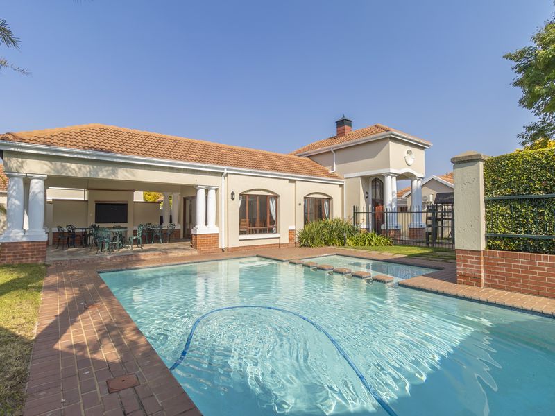 Immaculate 2 bed Townhouse - pet friendly - Sunninghill. - Photo 1