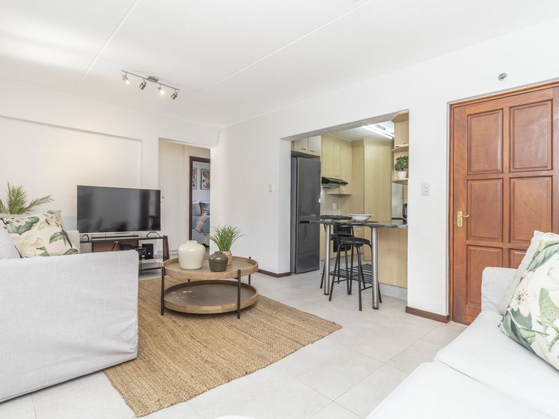 Immaculate 2 bed Townhouse - pet friendly - Sunninghill. - Photo 2