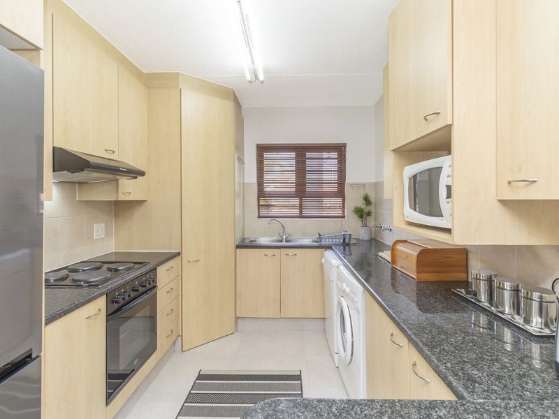 Immaculate 2 bed Townhouse - pet friendly - Sunninghill. - Photo 9