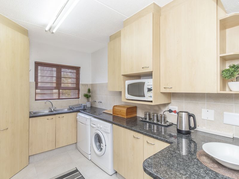 Immaculate 2 bed Townhouse - pet friendly - Sunninghill. - Photo 10