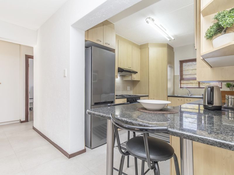 Immaculate 2 bed Townhouse - pet friendly - Sunninghill. - Photo 8
