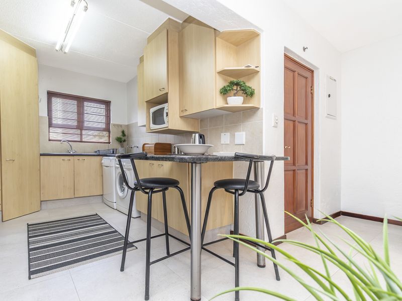 Immaculate 2 bed Townhouse - pet friendly - Sunninghill. - Photo 7