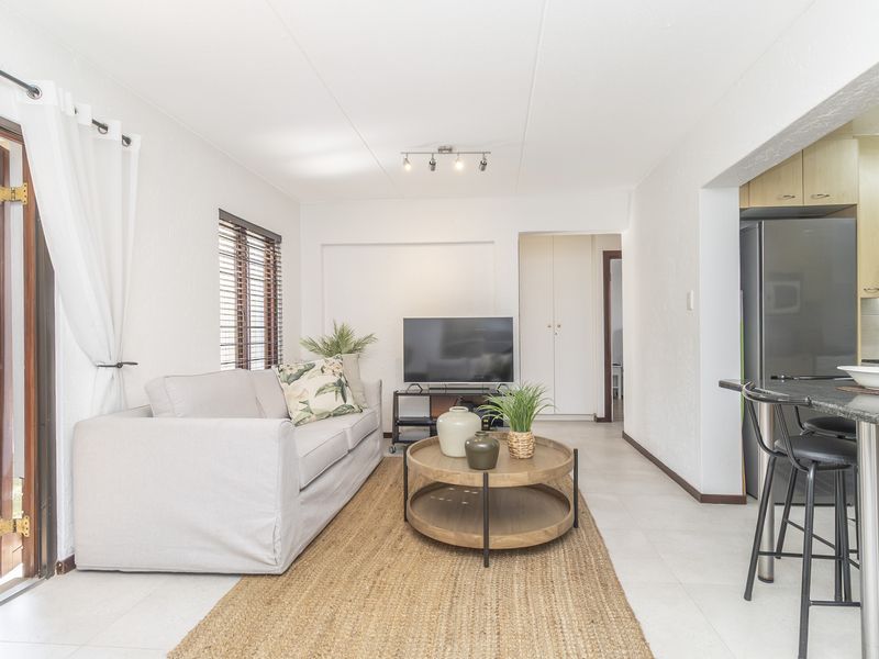 Immaculate 2 bed Townhouse - pet friendly - Sunninghill. - Photo 6