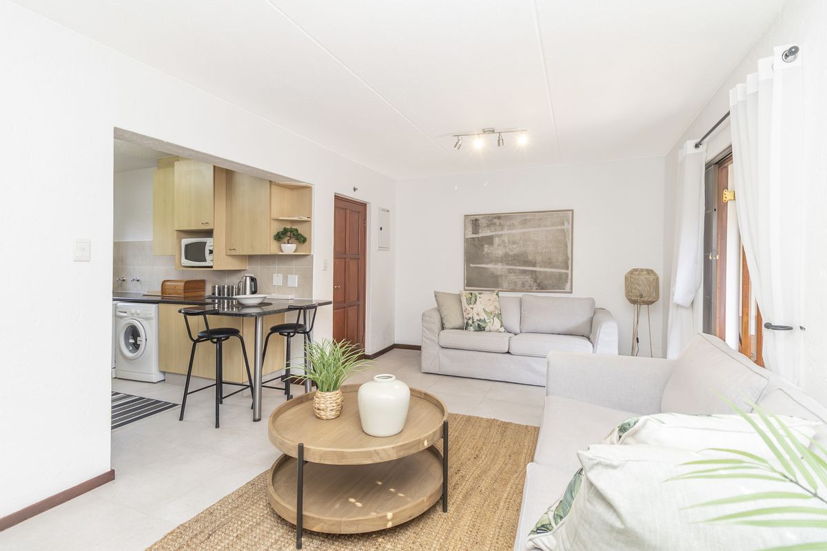 Immaculate 2 bed Townhouse - pet friendly - Sunninghill. - Photo 3