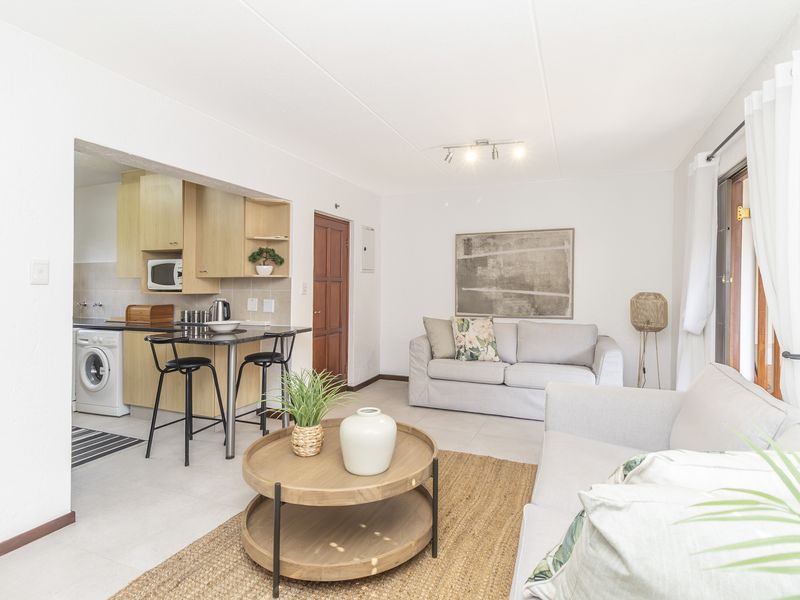 Immaculate 2 bed Townhouse - pet friendly - Sunninghill. - Photo 3
