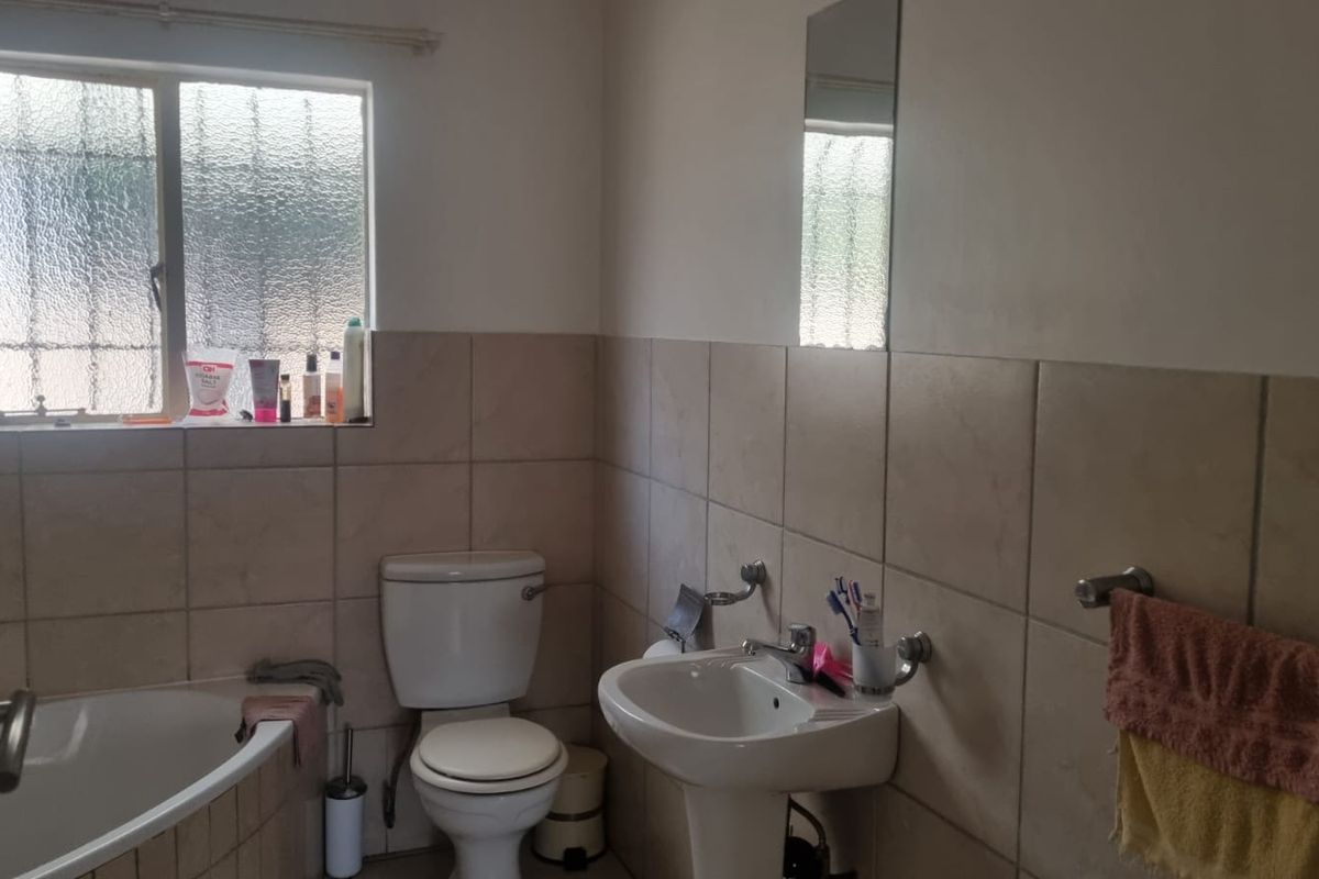 Townhouse Rental Monthly In Witbank - Photo 3
