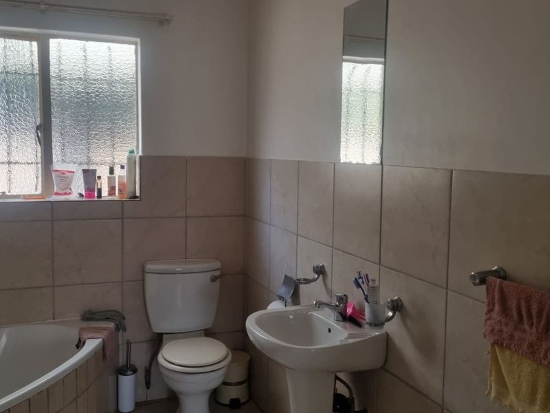 Townhouse Rental Monthly In Witbank - Photo 3