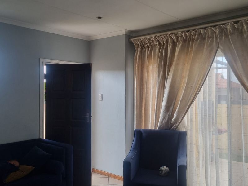 Townhouse Rental Monthly In Witbank - Photo 10