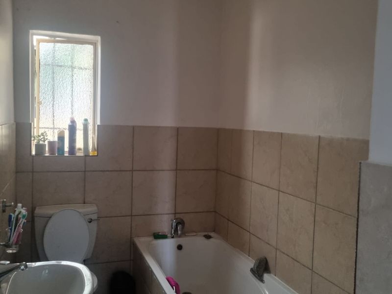 Townhouse Rental Monthly In Witbank - Photo 9