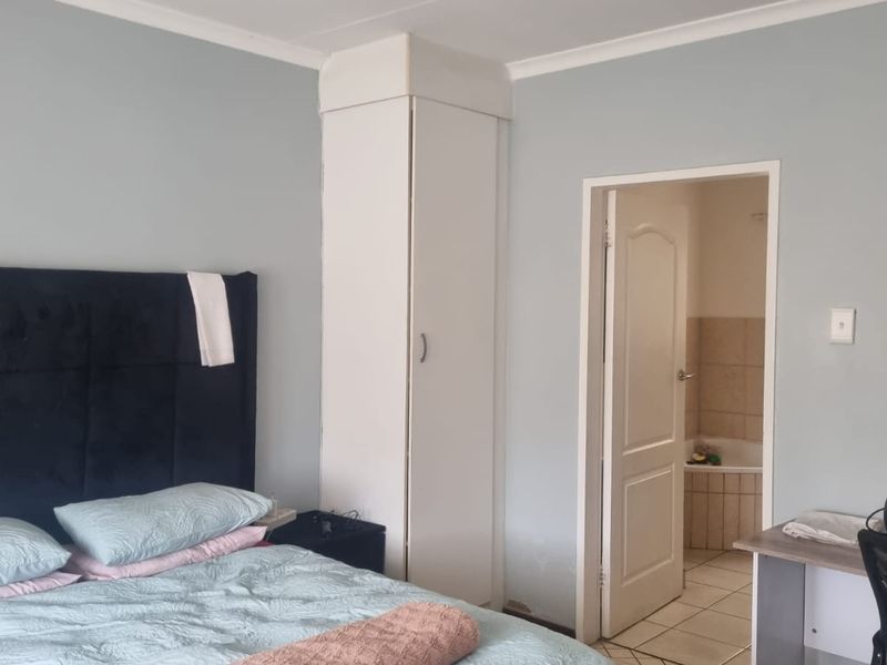 Townhouse Rental Monthly In Witbank - Photo 4