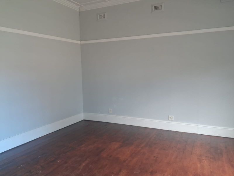 Neat Room to Let in Secure Shared Accommodation - Photo 1