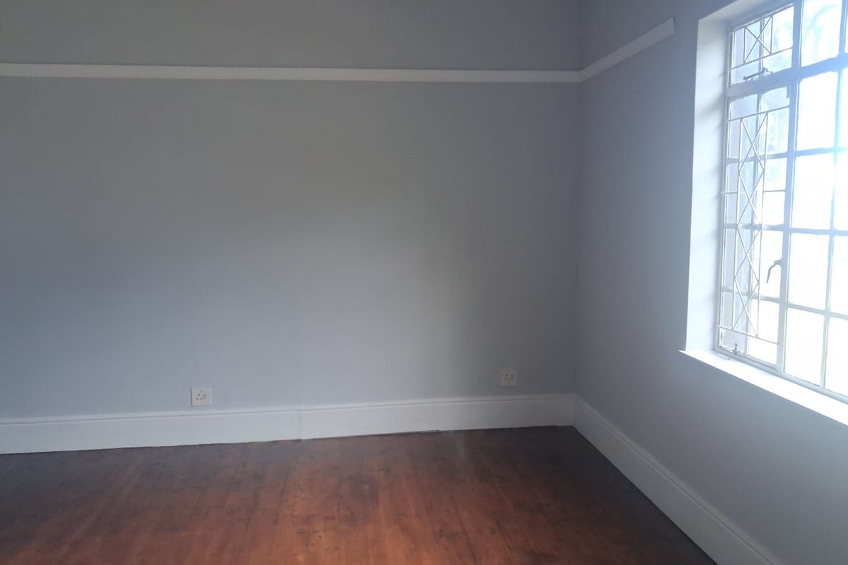 Neat Room to Let in Secure Shared Accommodation - Photo 2