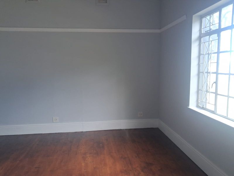 Neat Room to Let in Secure Shared Accommodation - Photo 2