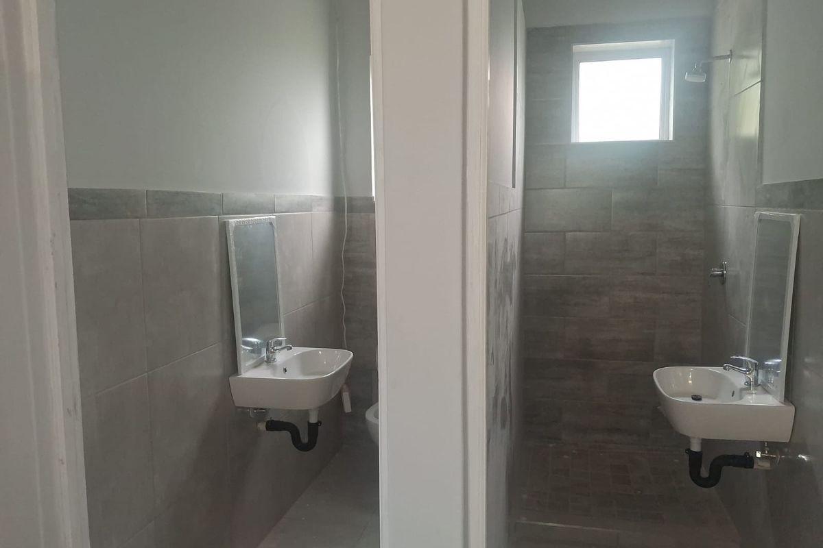 Neat Room to Let in Secure Shared Accommodation - Photo 4