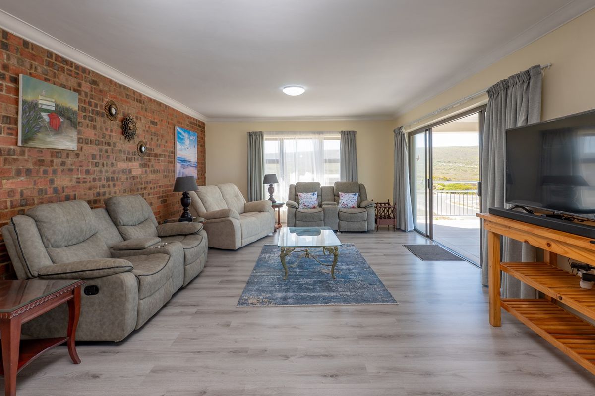 Front view Top Floor Unit for Long-Term Rental – Agulhas | Private & Spacious - Photo 4