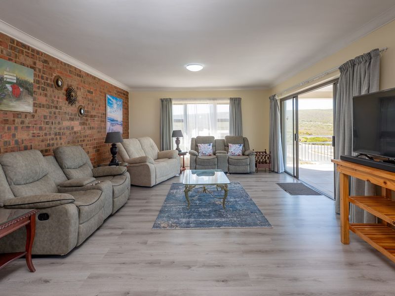 Front view Top Floor Unit for Long-Term Rental – Agulhas | Private & Spacious - Photo 4