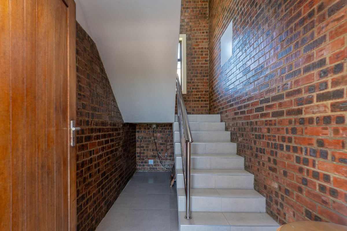 Front view Top Floor Unit for Long-Term Rental – Agulhas | Private & Spacious - Photo 3