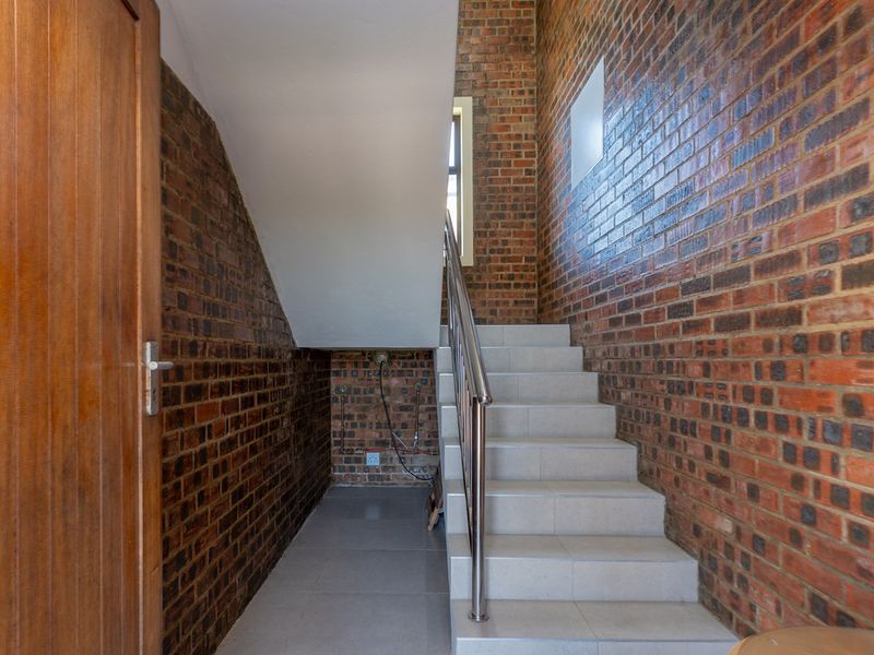 Front view Top Floor Unit for Long-Term Rental – Agulhas | Private & Spacious - Photo 3