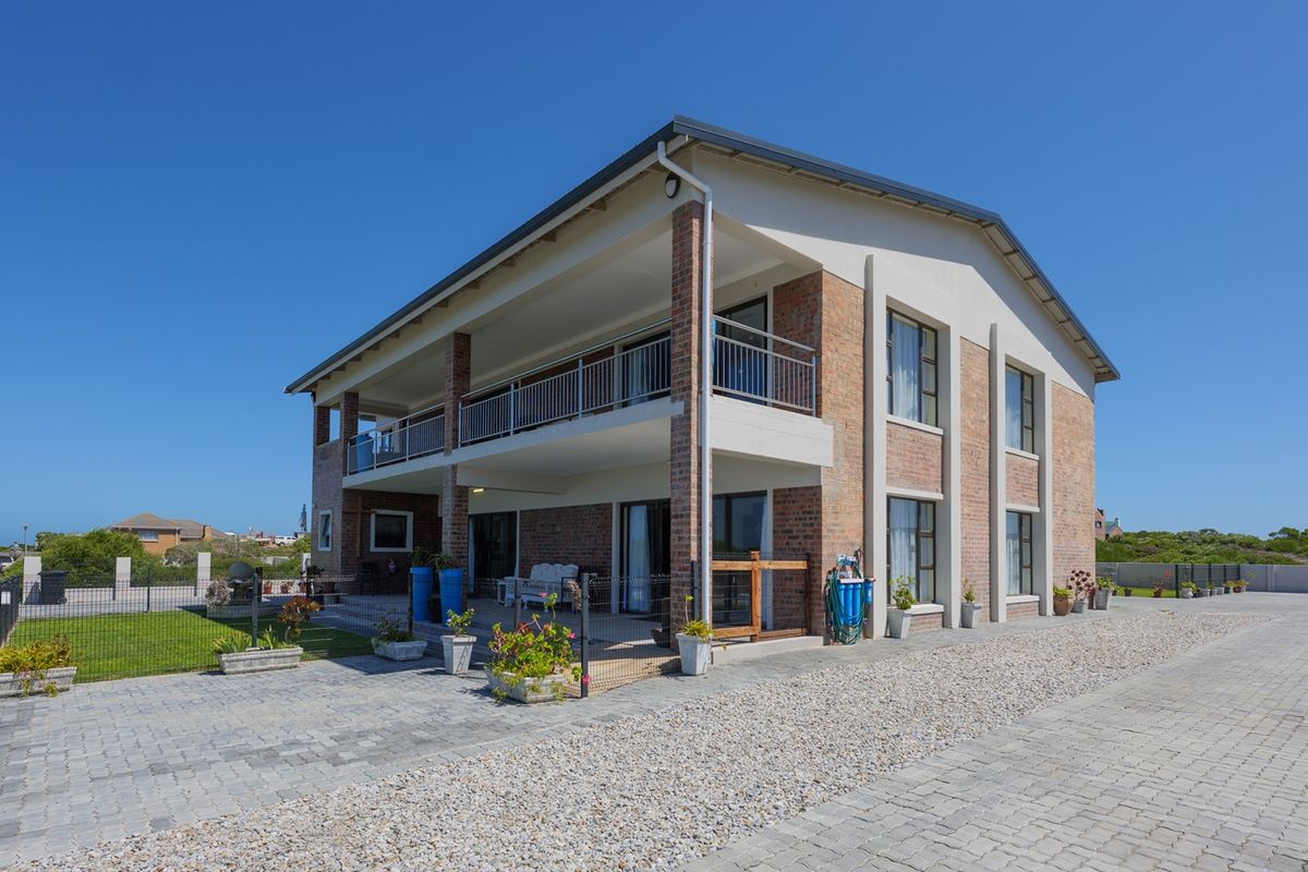 Front view Top Floor Unit for Long-Term Rental – Agulhas | Private & Spacious - Photo 2