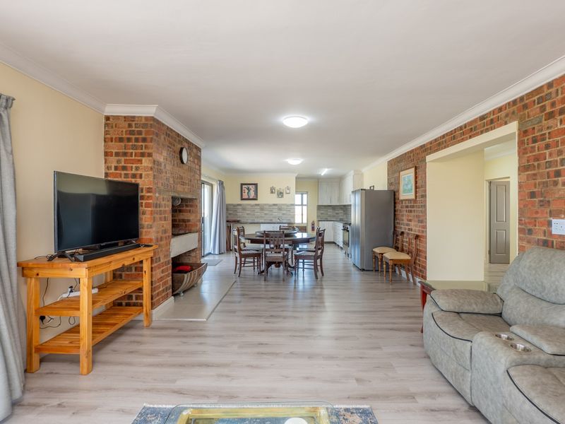 Front view Top Floor Unit for Long-Term Rental – Agulhas | Private & Spacious - Photo 8