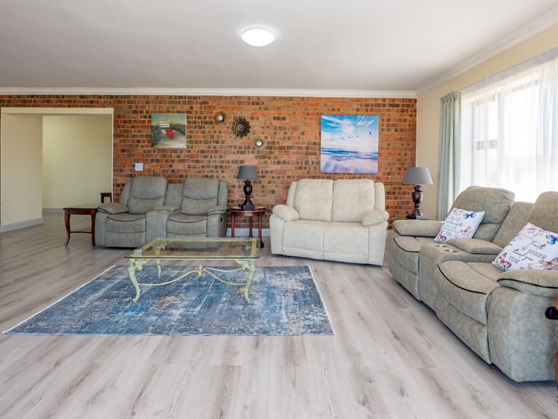 Front view Top Floor Unit for Long-Term Rental – Agulhas | Private & Spacious - Photo 6
