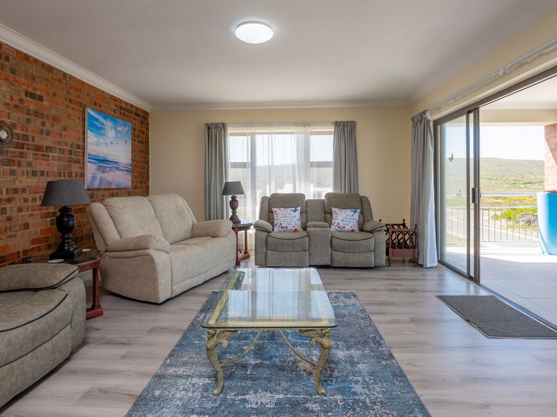 Front view Top Floor Unit for Long-Term Rental – Agulhas | Private & Spacious - Photo 5