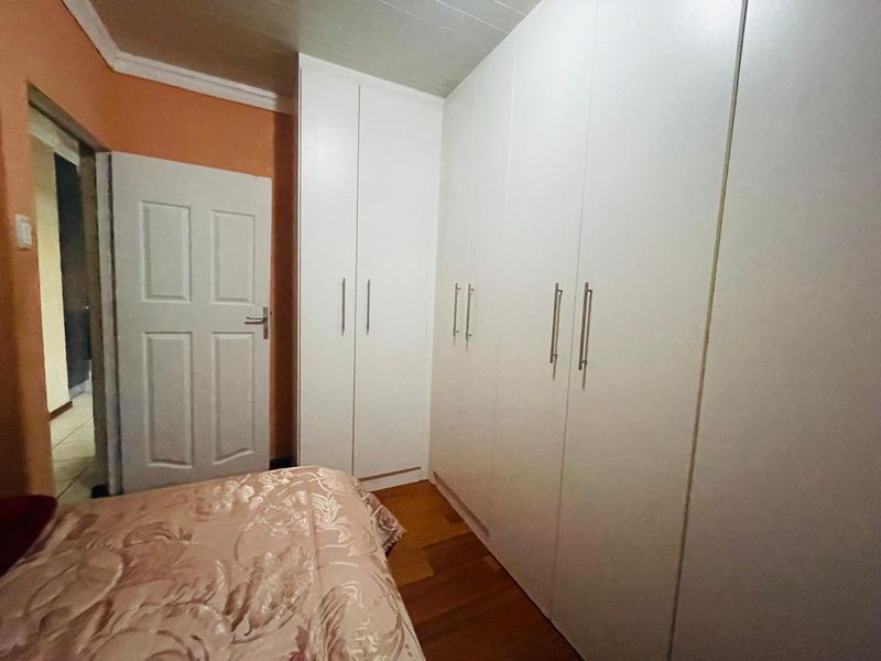 Secure 2-Bedroom Family Home with Paved Yard in Heaven Hills - Photo 8
