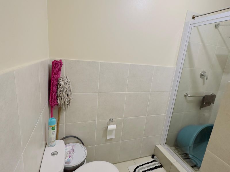 Investment Opportunity – Spacious Family Home with Two Income-Generating Apartments - Photo 7