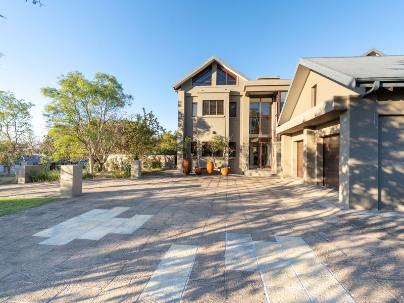 Own this sought after luxury property bordering on the greenbelt and calming stream - Photo 2