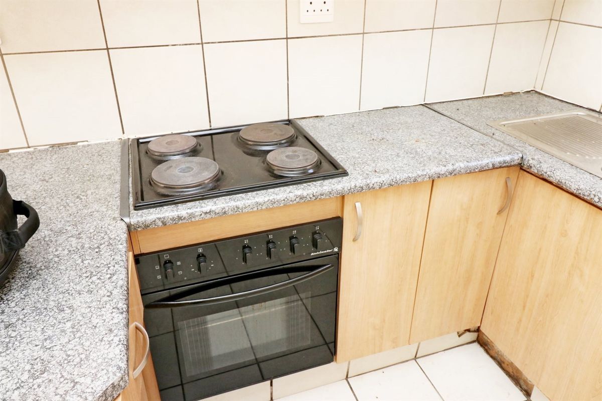 Perfect Starter Home or Investment! - Photo 5