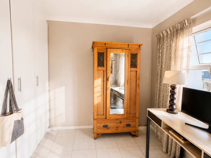 Charming Ground-Floor Apartment in a Prime Location! - Photo 9