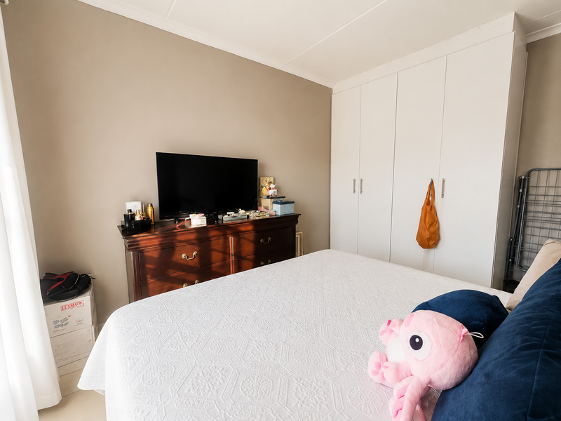 Charming Ground-Floor Apartment in a Prime Location! - Photo 6