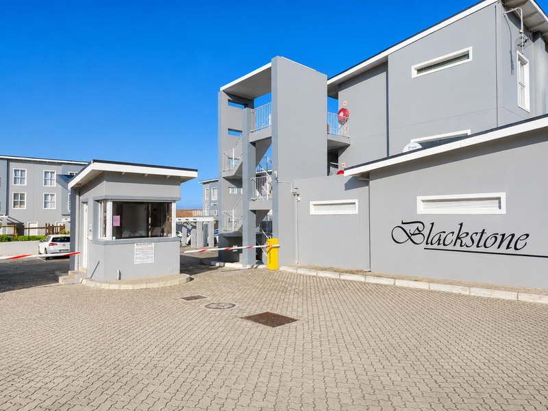 Charming Ground-Floor Apartment in a Prime Location! - Photo 1