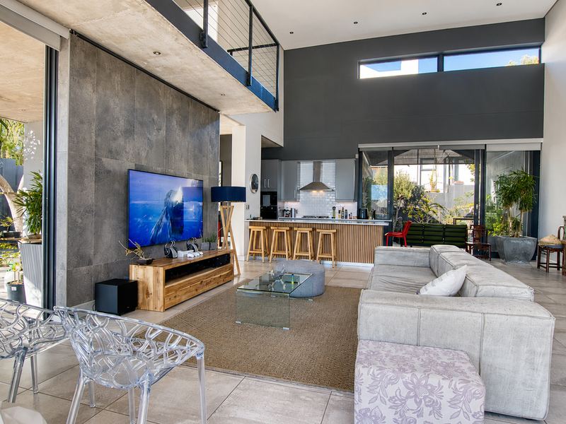 ARCHITECT-DESIGNED CREATIVE SANCTUARY WITH ICONIC TABLE MOUNTAIN SUNSET VIEWS - Photo 10