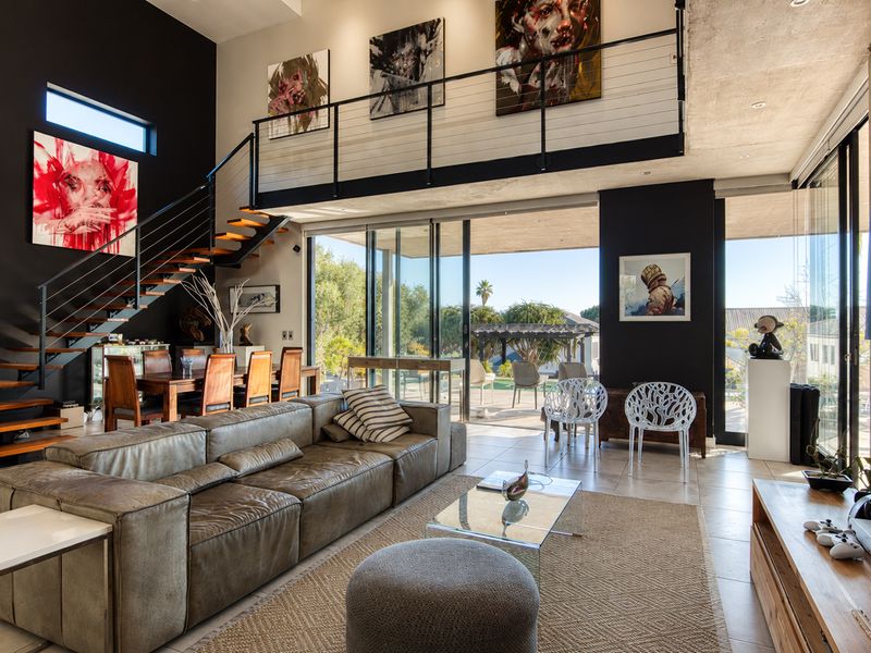 ARCHITECT-DESIGNED CREATIVE SANCTUARY WITH ICONIC TABLE MOUNTAIN SUNSET VIEWS - Photo 9