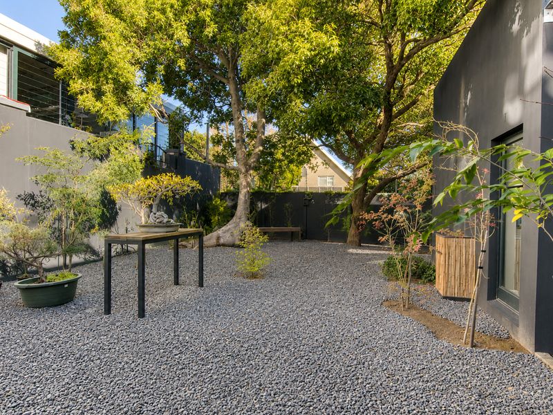 ARCHITECT-DESIGNED CREATIVE SANCTUARY WITH ICONIC TABLE MOUNTAIN SUNSET VIEWS - Photo 7