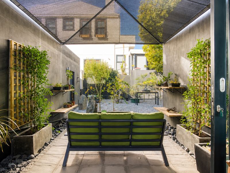 ARCHITECT-DESIGNED CREATIVE SANCTUARY WITH ICONIC TABLE MOUNTAIN SUNSET VIEWS - Photo 6