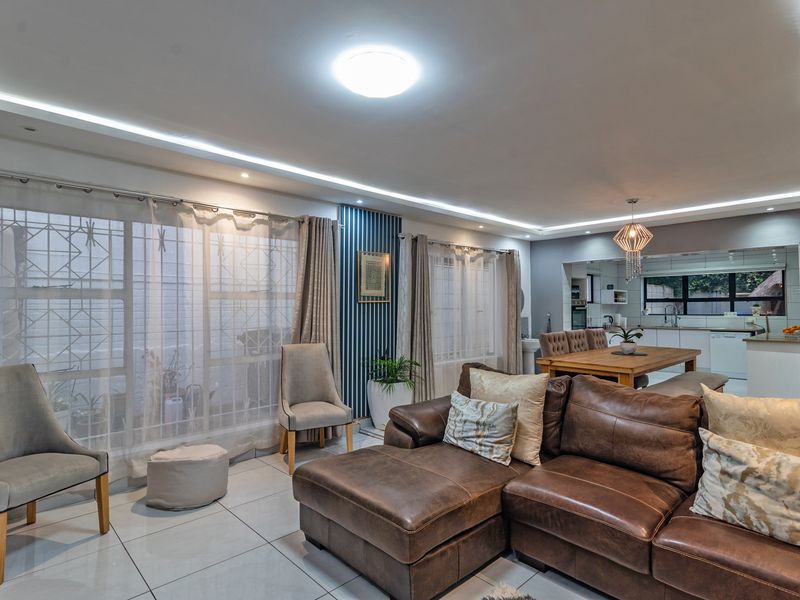Ultra Modern 3-bedroom Home -  perfect for family living and entertaining! - Photo 6
