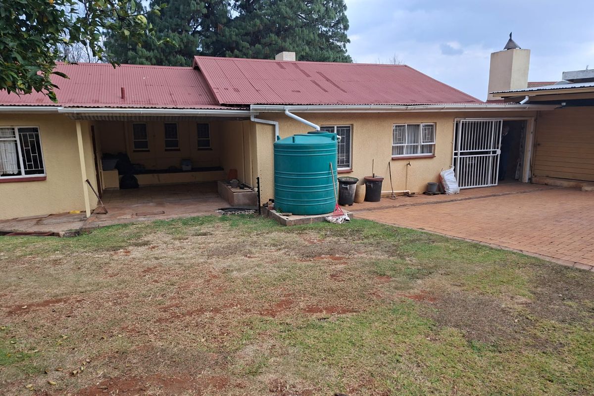 Calling All Investors – Prime Income-Generating Property in Sunnyridge Near Amajuba Training Centre - Photo 2