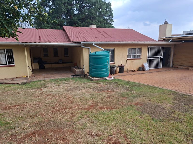 Calling All Investors – Prime Income-Generating Property in Sunnyridge Near Amajuba Training Centre - Photo 2