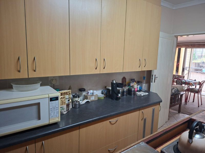 Calling All Investors – Prime Income-Generating Property in Sunnyridge Near Amajuba Training Centre - Photo 8