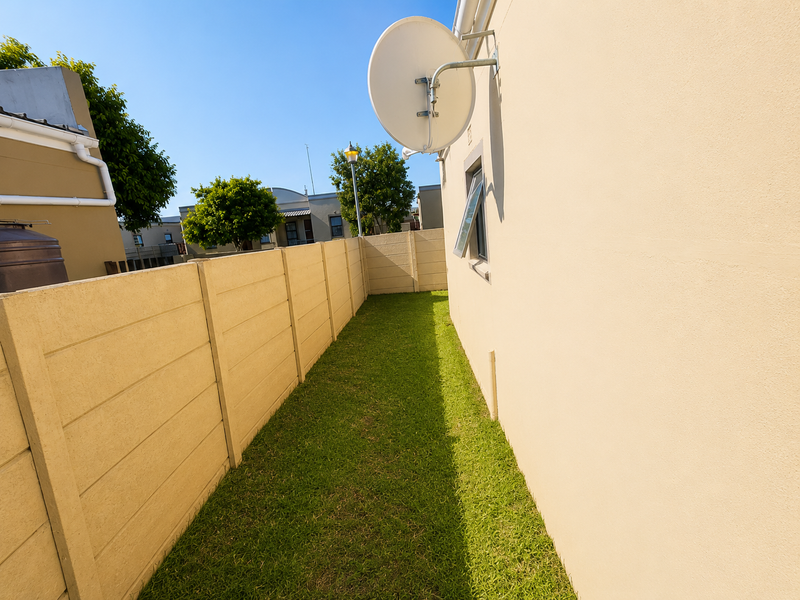 Perfect Starter Home in a Secure Complex! - Photo 4