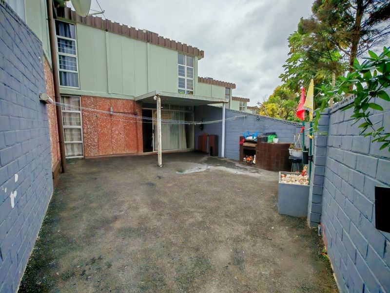 Unique Terraced Townhouse with Retro Modern Character – Umgeni Park - Photo 9