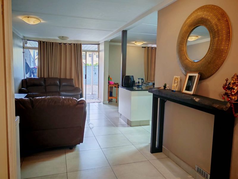 Unique Terraced Townhouse with Retro Modern Character – Umgeni Park - Photo 3