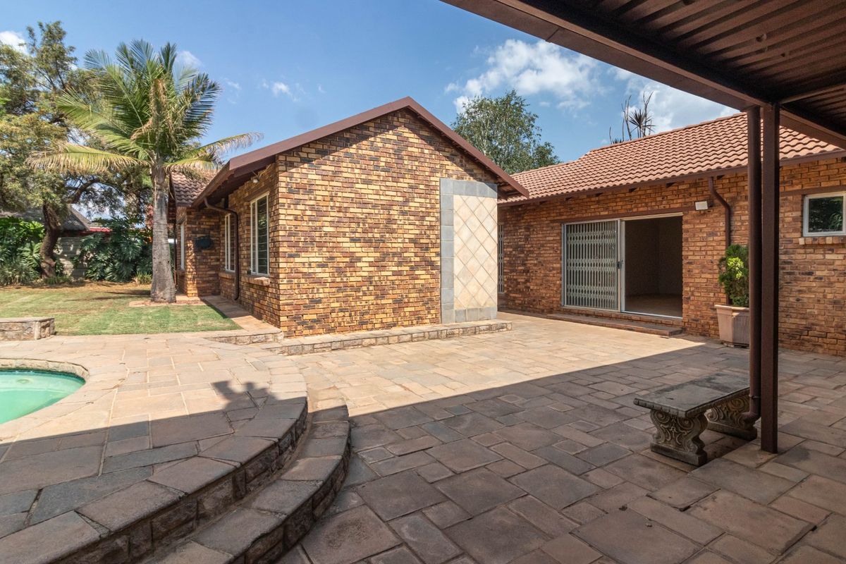 Secure Family Living with Pool, Space & Exceptional Versatility - Photo 4