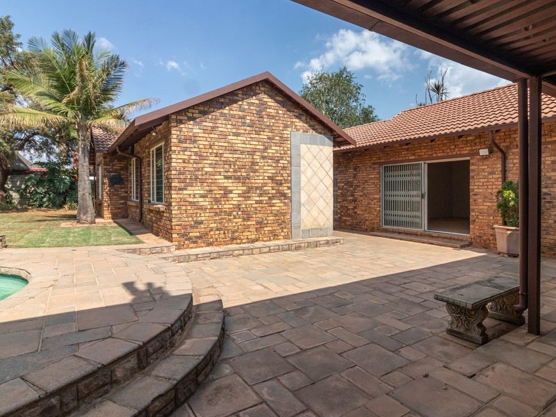 Secure Family Living with Pool, Space & Exceptional Versatility - Photo 4