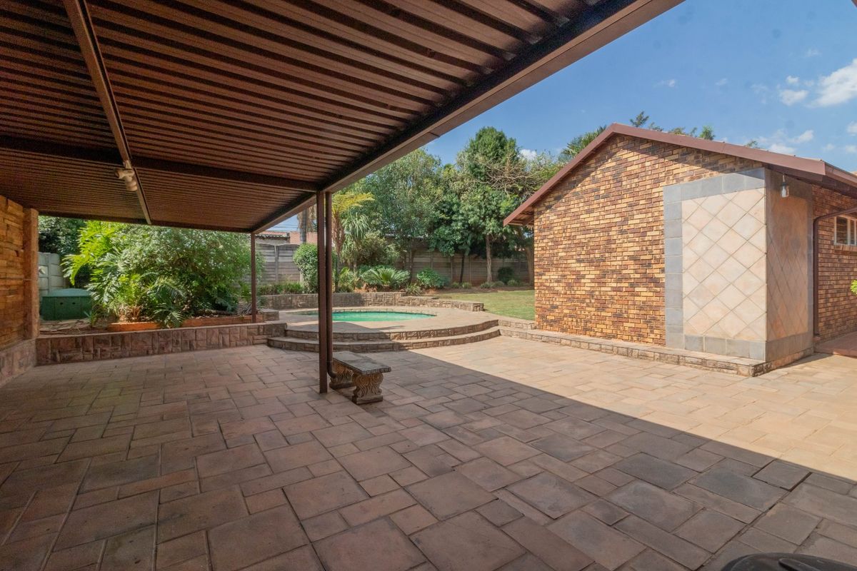Secure Family Living with Pool, Space & Exceptional Versatility - Photo 3